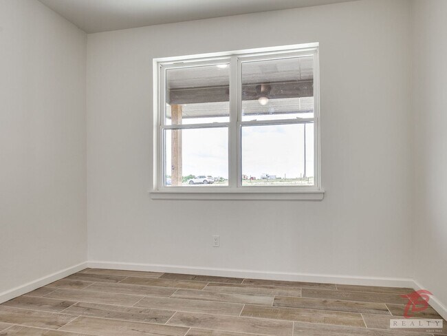 Building Photo - 1321 Chisholm Trail