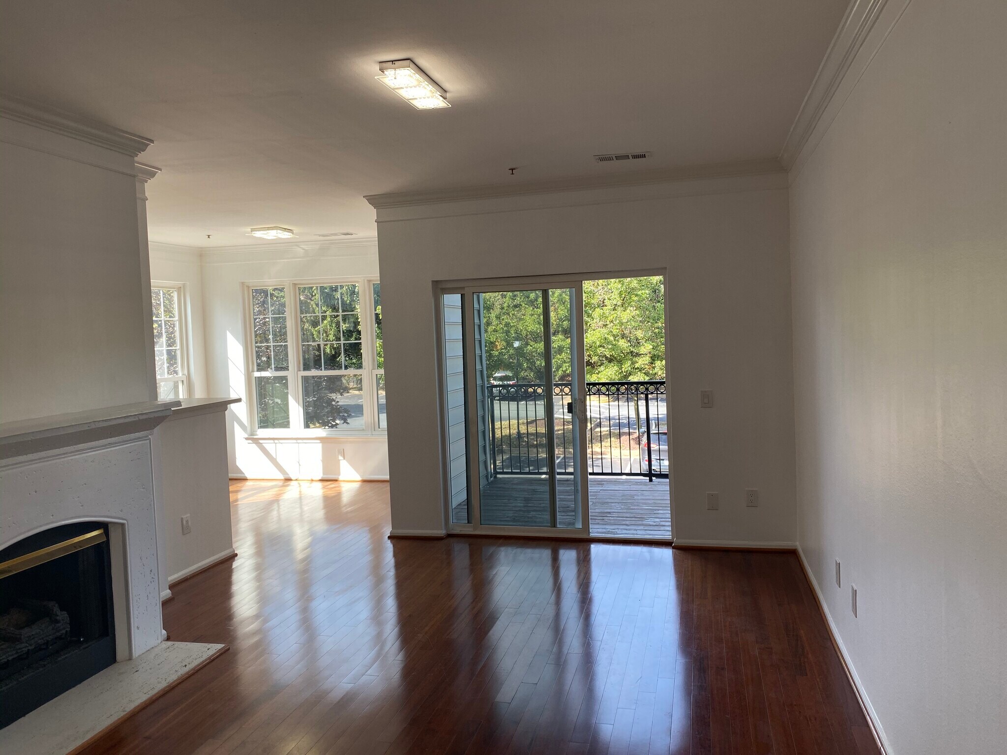 Building Photo - 1530 Spring Gate Dr