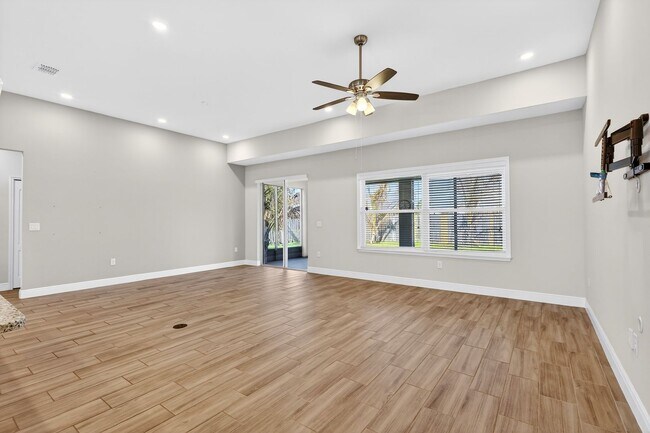 Building Photo - Modern 4-Bedroom Rental with Screened Patio & 2-Car Garage