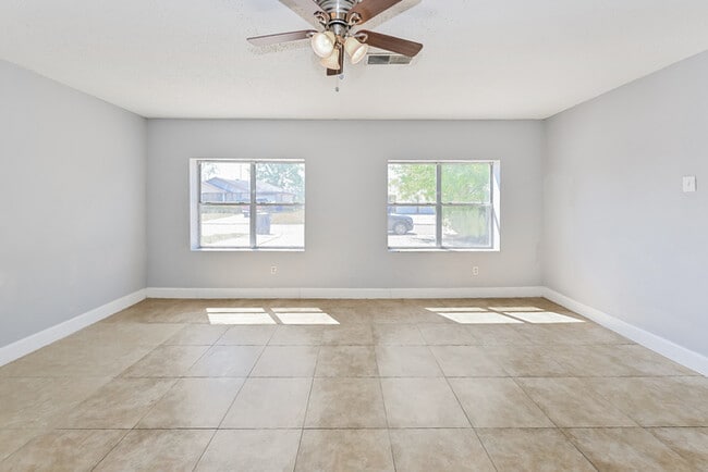 Building Photo - 7126 Kings Dr