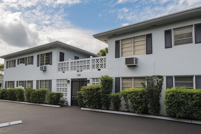 Primary Photo - 1500 S 20th Ave