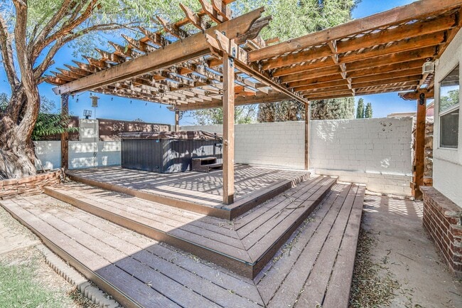 Building Photo - 5948 Anapaula Dr