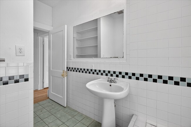 Building Photo - 1607 Holman St