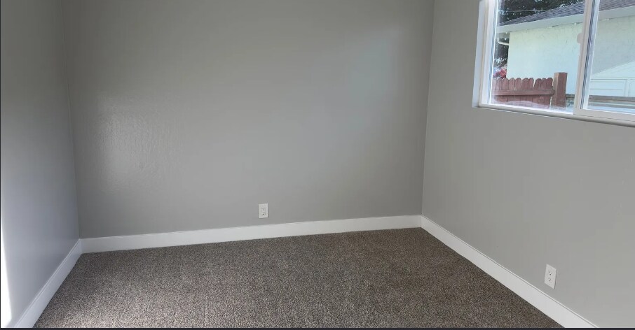 Building Photo - 3293 Roland Dr