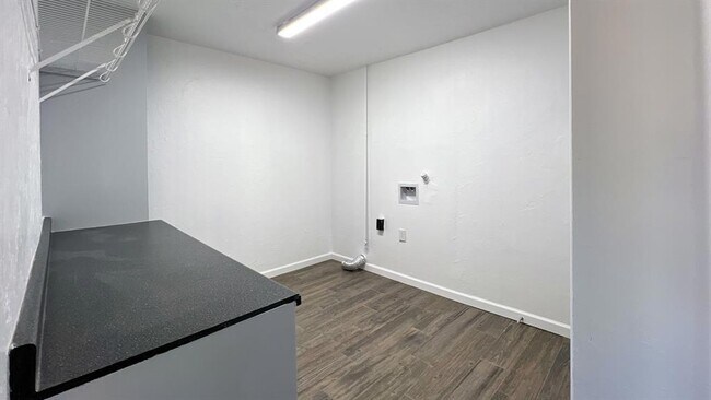 Building Photo - 13408 Thompson Rd