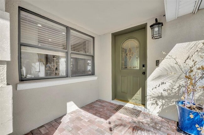 Building Photo - 1081 Lake Weldona Dr