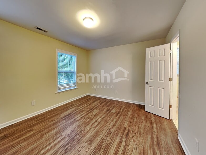 Building Photo - 129 Buchanan Ln