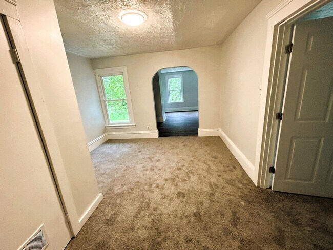 Building Photo - 7705 Star Ave