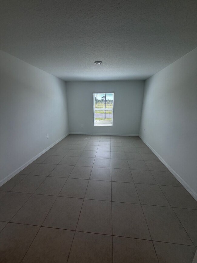 Building Photo - 5792 Red Kite Dr