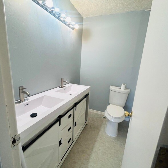 Building Photo - 1918 71st St