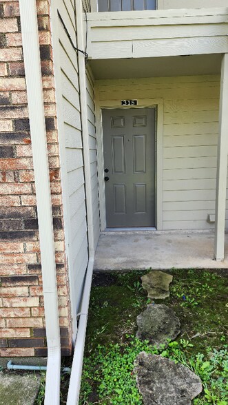 Primary Photo - 2200 E Trinity Mls Rd