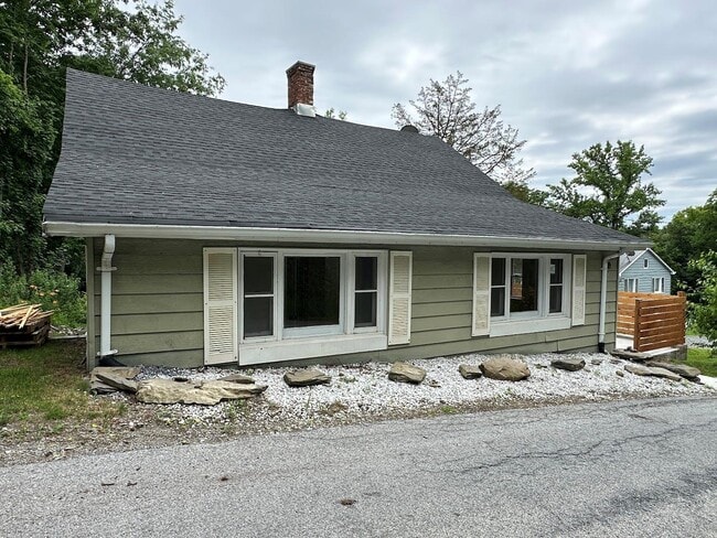Primary Photo - 7 Cedar St
