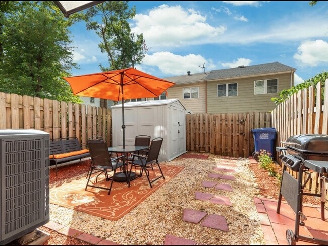 Building Photo - 8446 Willow Glen Ct