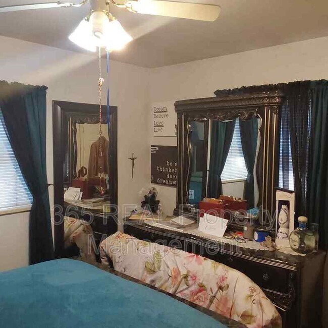 Building Photo - 2220 2nd St