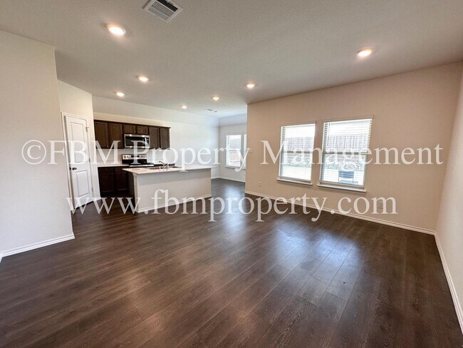 Building Photo - 264 Thoroughbred St