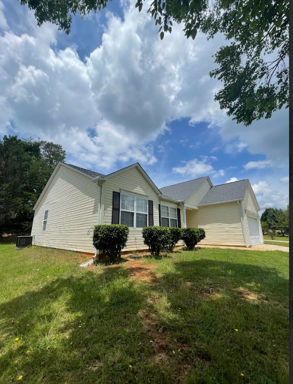 Building Photo - "Charming 3 Bed, 2 Bath Mauldin Home - Perfect for Your Family!"