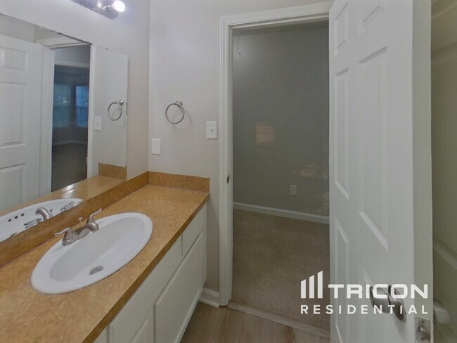 Building Photo - 5407 River Falls Dr