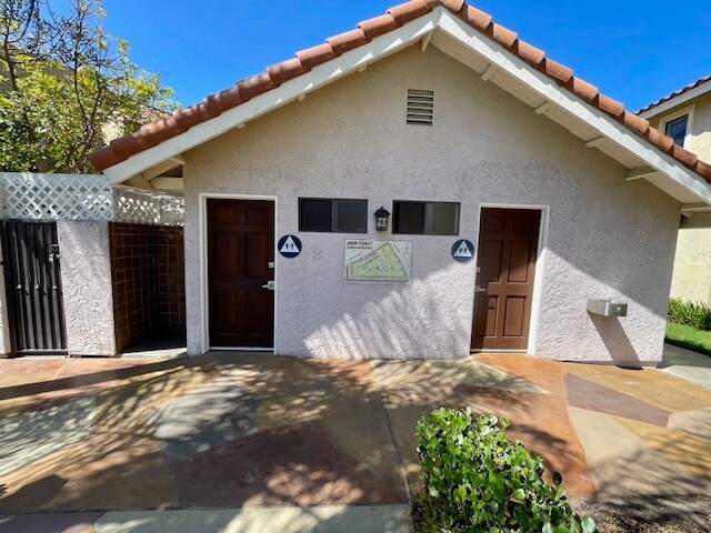 Building Photo - 10186 Camino Ruiz