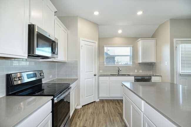 Building Photo - 111 Mountain Maple St