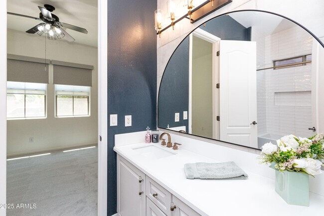 Building Photo - 2310 W Sienna Bouquet Pl