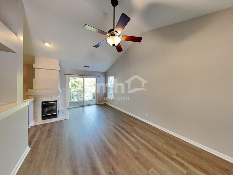 Building Photo - 2990 Waters Edge Cir