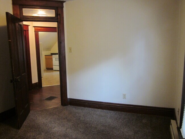 Building Photo - 832 Columbia Ave