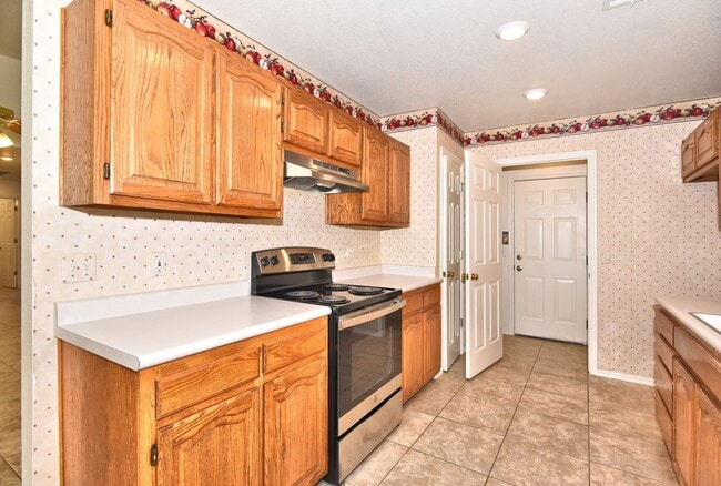 Building Photo - Welcome to your new home in Jenks!