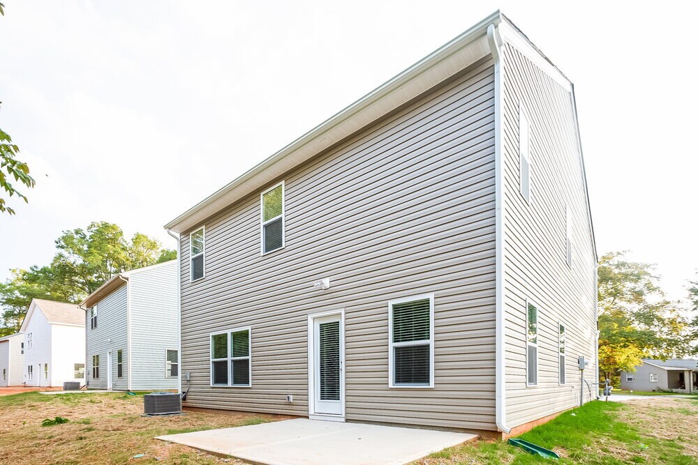 Building Photo - 3028 Hubbard Rd