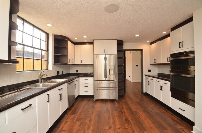 Building Photo - 1425 Nantucket Dr