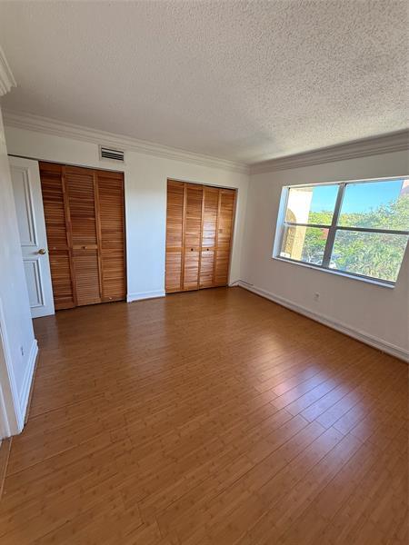 Building Photo - 10762 La Placida Dr