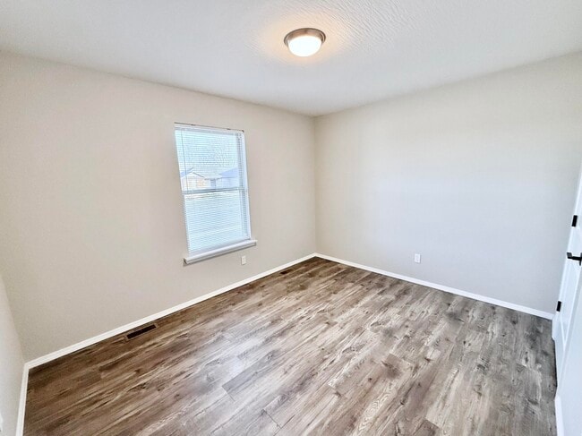 Building Photo - 633 S Southgate Dr