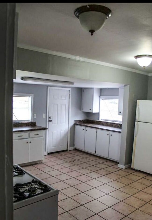 Building Photo - SECTION 8 APPROVED!