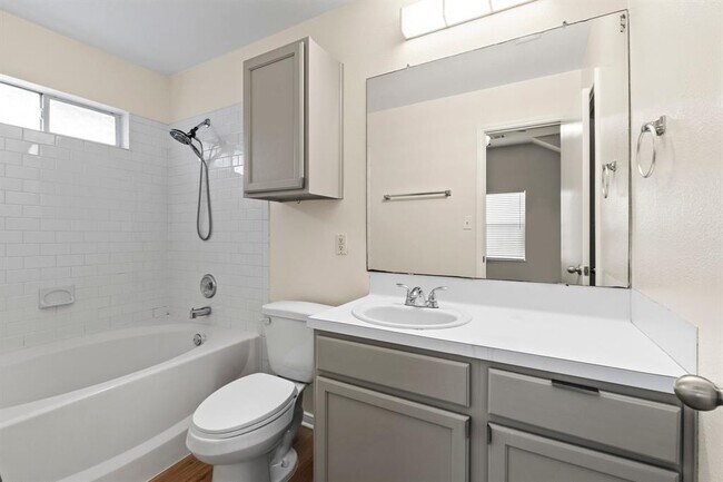 Building Photo - 1501 Catherine Ct