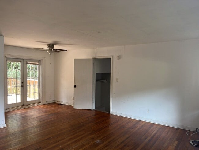 Building Photo - 408 Murat St