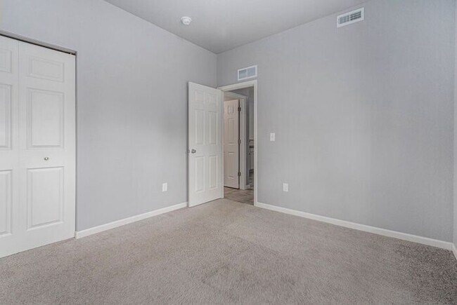 Building Photo - 5499 E Karen Ct