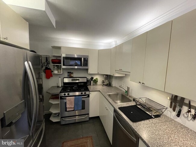 Building Photo - 2221 Arlington Terrace