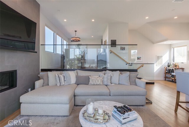 Building Photo - 314 Dahlia Pl