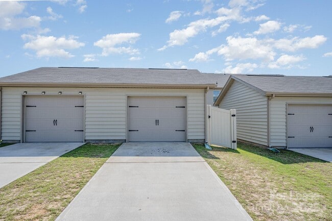 Building Photo - 9453 Avery Lilac Ln