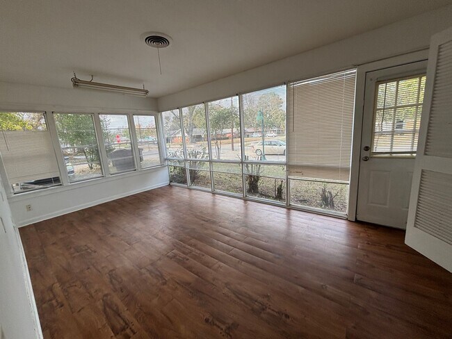 Building Photo - Shady Grove