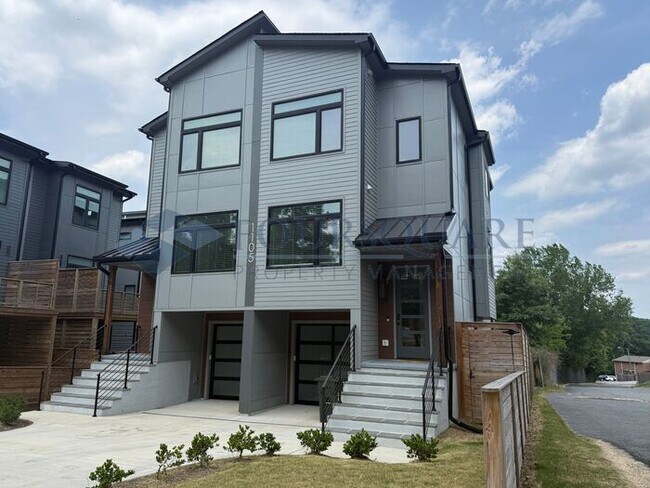 Building Photo - Modern 4-Bed / 4 Bath Townhome with Fireplace, Outdoor Spaces & Fenced Yard – Inside the Beltline...