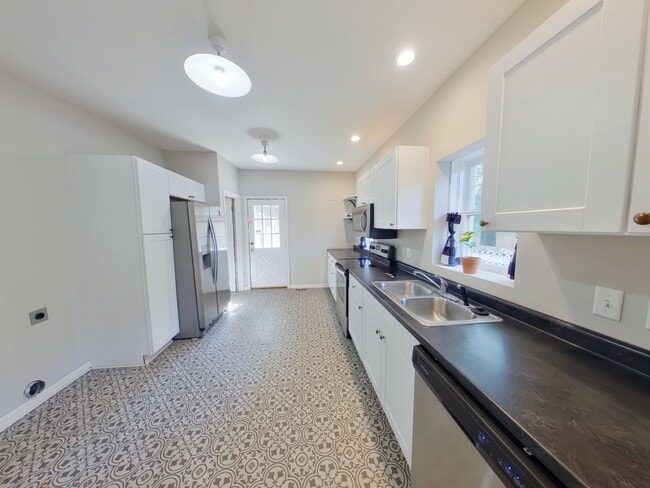 Building Photo - 144 S Sedgwick St