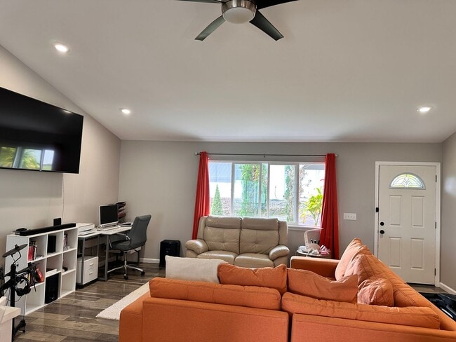 Building Photo - Lease Pending - Fully Furnished Home