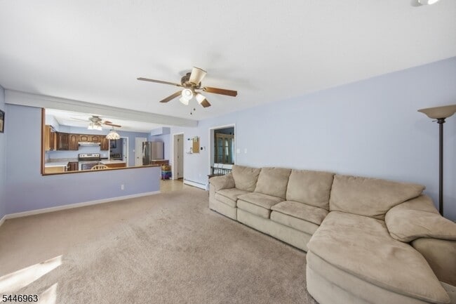 Building Photo - 2057 Lakeside Dr W