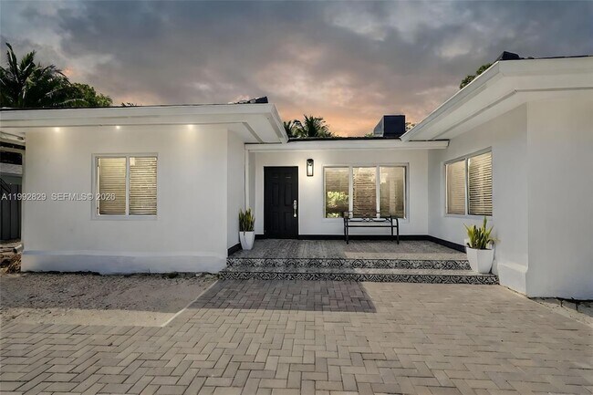 Building Photo - 8390 SW 64th St