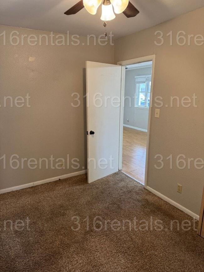 Building Photo - 3 Bedroom 1 bath house available now