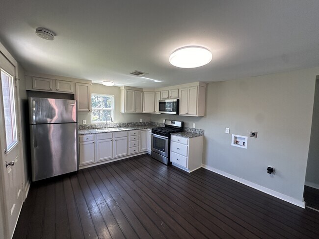 Building Photo - 836 Stewart St