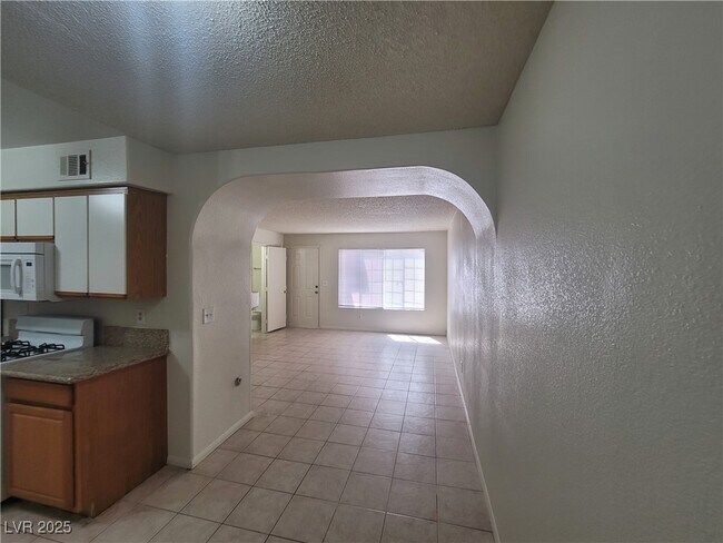 Building Photo - 1608 N Torrey Pines Dr