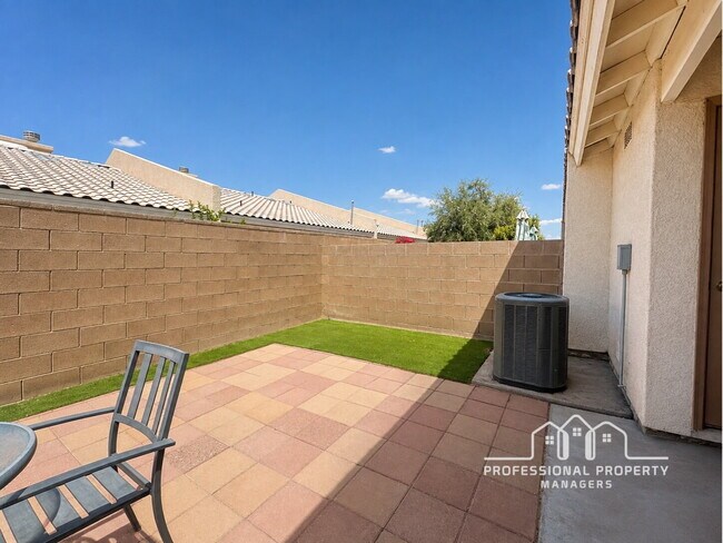 Building Photo - 3-bedroom, 2-bathroom home in Yuma Meadows