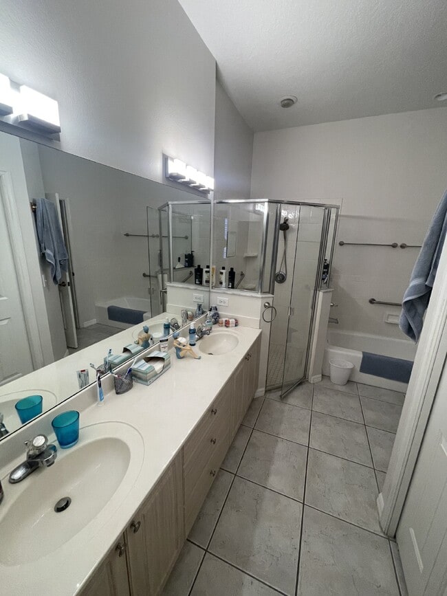 Building Photo - St. Lucie Villas