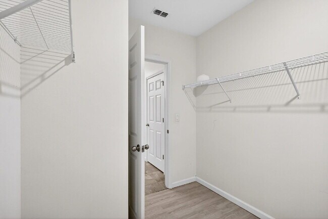 Building Photo - Renovated 4 Beds 2 Baths Single Family on Over a QTR Acre lot | Huge Yard